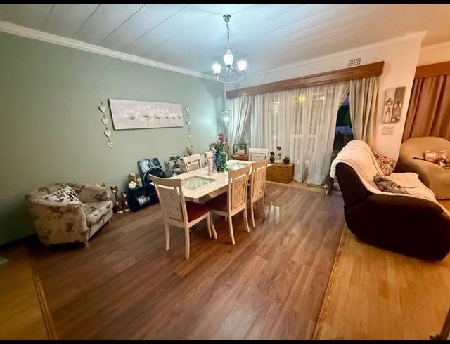 3 BEDROOM TOWNHOUSE FOR SALE IN FLORA GARDENS